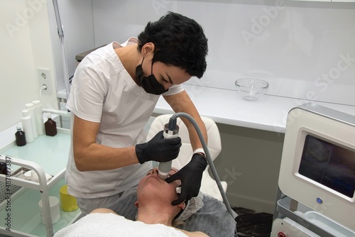 Εκτύπωση καμβά Facial skin tightening with electric radio waves