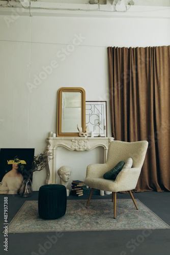 Fotografía boucle chair with cushions on a vintage carpet in the room