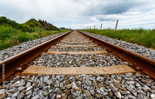 Canvas-taulu Railway tracks seem to point towards infinity