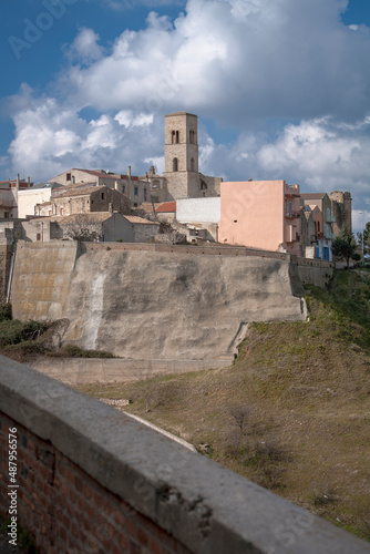 Miglionico, Matera. Panorama del borgo sullo sperone roccioso con il campanile della Parrocchia S. Maria Maggiore
