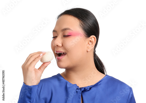 Beautiful Asian woman eatin...