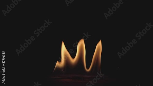 Heißes Feuer Zeitlupe vor schwarzem Hintergrund photo