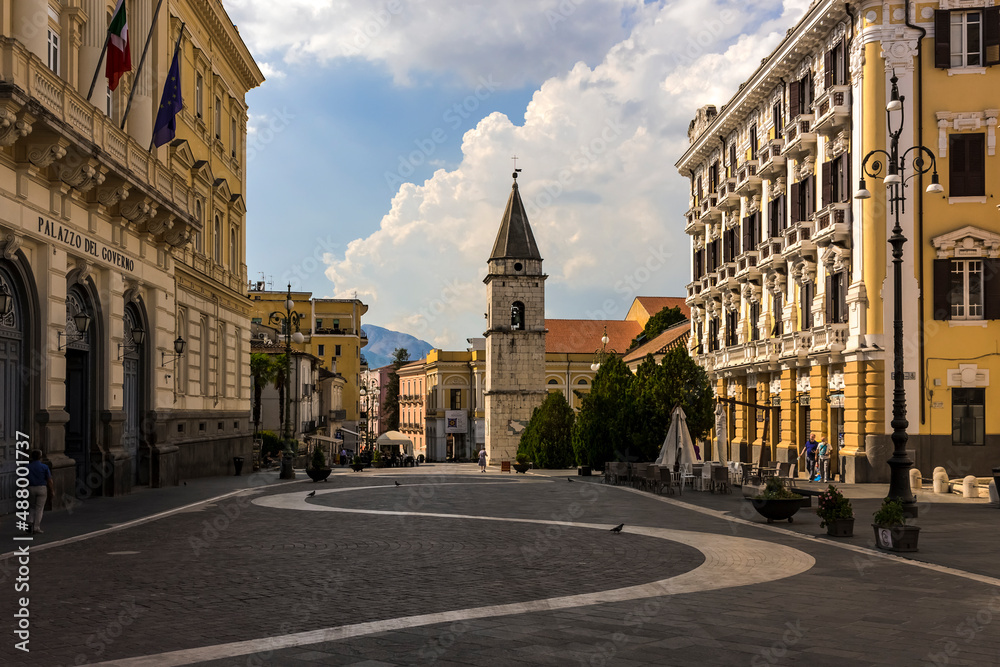 the historic center of Benevento. On the left is the government building, while at the bottom you can see the bell tower that decorates the square