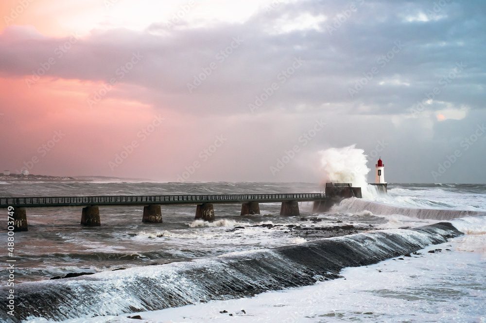 coup de mer sur le jetée des Sables d'Olonne