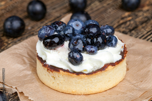 tartlet with chocolate and buttercream with blueberries