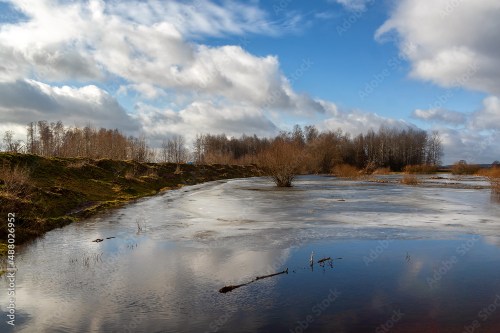 Przedwiosenne rozlewiska Narwi i Biebrzy, Podlasie, Polska Przedwiosenne rozlewiska Narwi i Biebrzy, Podlasie, Polska