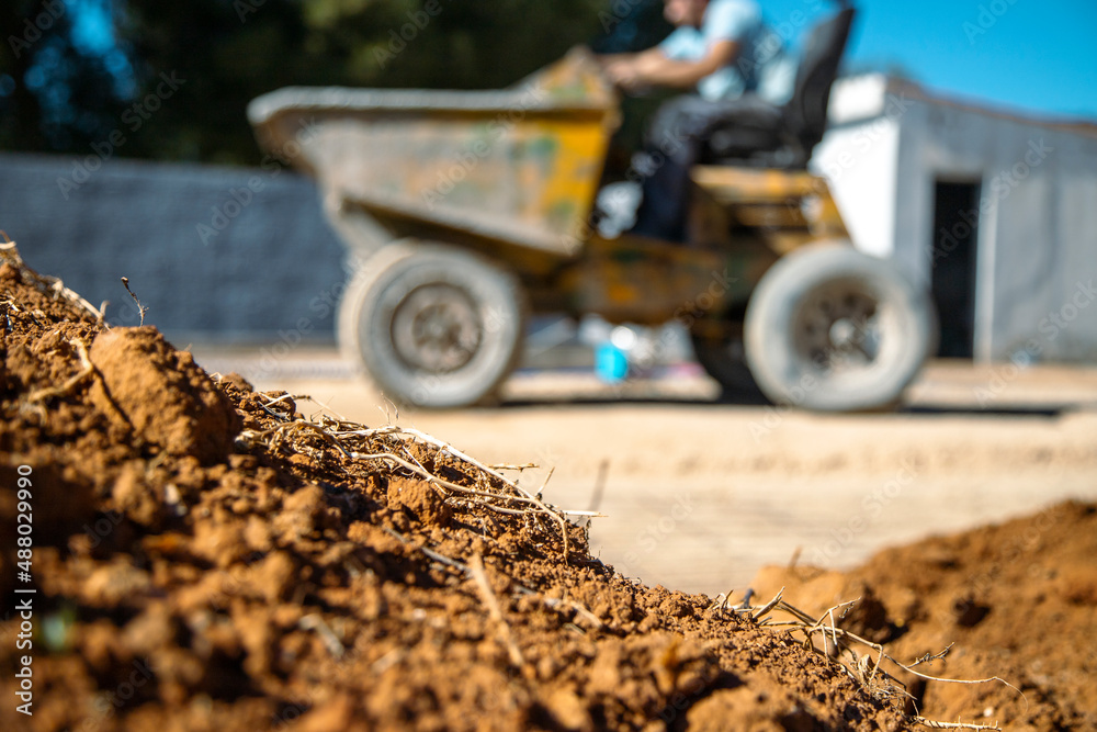Obraz premium Foreground sand mountain background Dumper machinery working