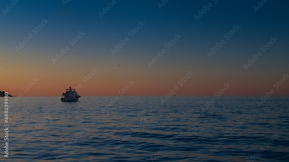 Fototapeta premium boat at sunset