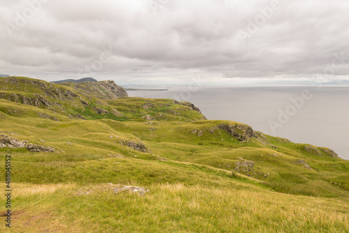 Panorama irlandese con scogliere e oceano photo
