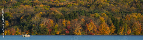 Obraz na płótnie The rich fall colors of Moraine State Park viewed from Lake Arthur in Butler Cou