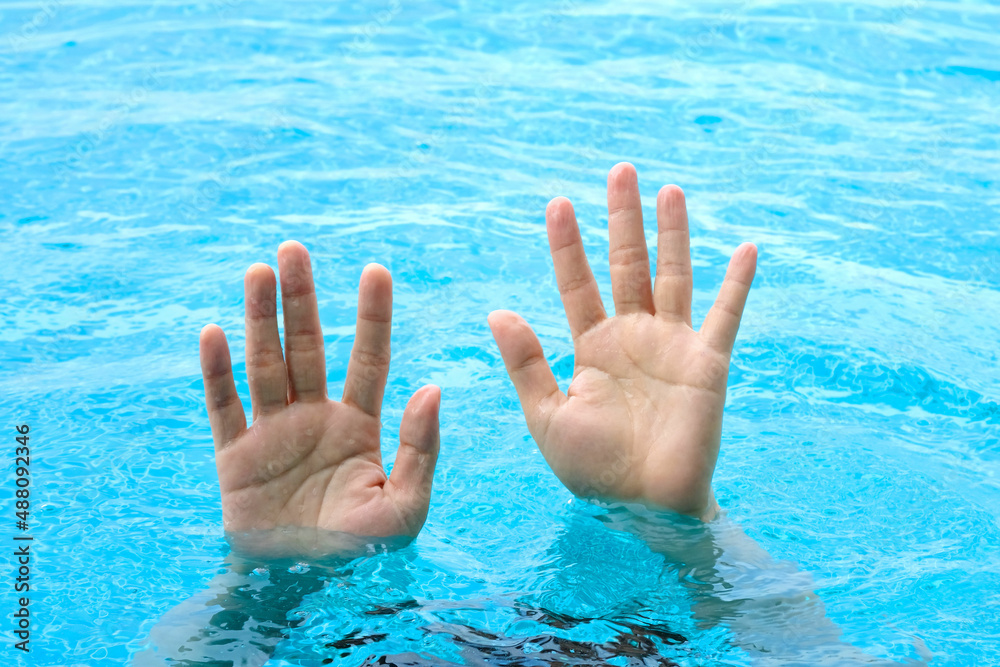 The man's hand drowned, he lifted his hand and asked for help from