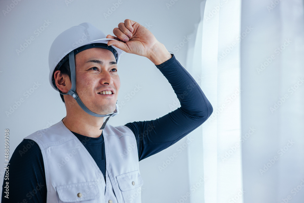 大工・職人(笑顔)
大工・職人(笑顔)