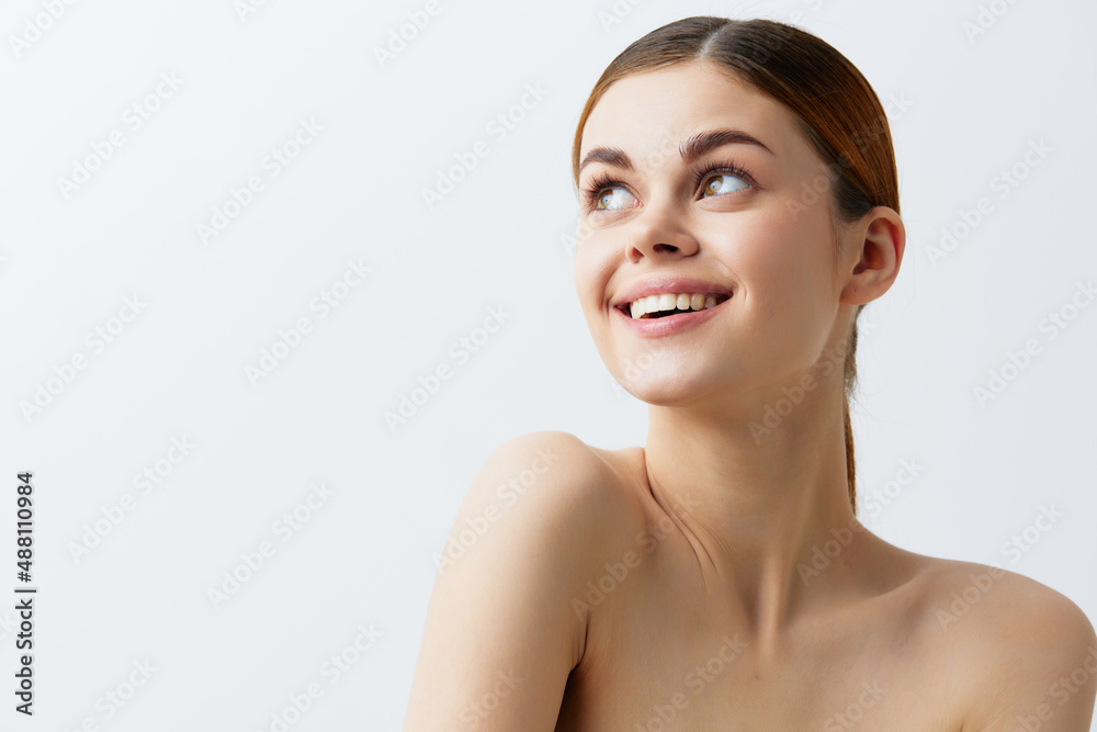 beautiful woman smiling woman bare shoulders clean skin charm close-up Lifestyle beautiful woman smiling woman bare shoulders clean skin charm close-up Lifestyle