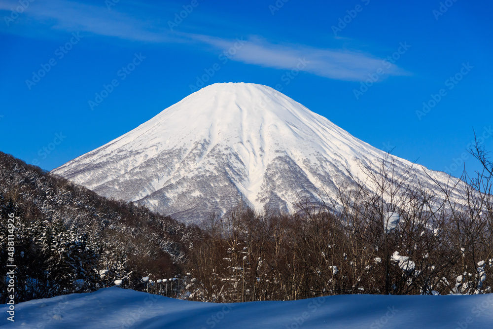 北海道喜茂別町、相川ビューポイントパーキングからの羊蹄山【2月】