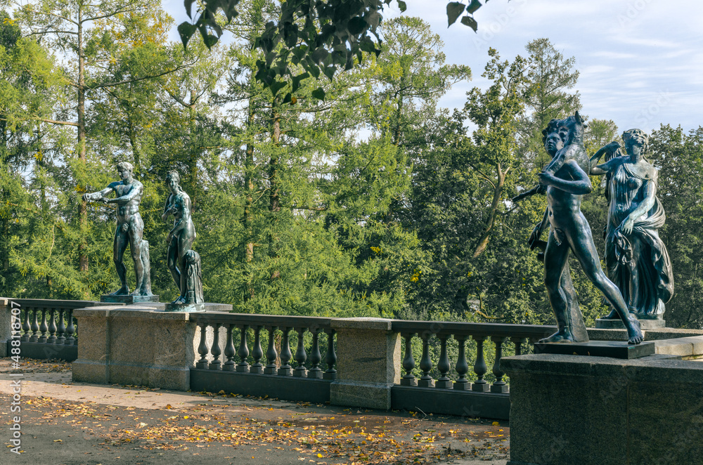 Fototapeta premium The fragment of a granite terrace with antique statues in the Catherine Park of Tsarskoye Selo.