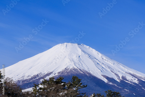 美しい冬の富士山と青い空 © Nobby Iwata
