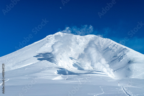 北海道　冬の大雪山旭岳の風景 © 英敏 松本