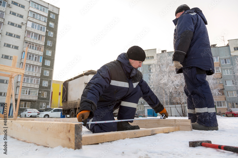 Portrait of an installer with a tape measure in his hands