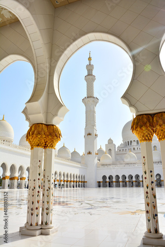 фотографія Sheikh Zayed Grand Mosque, world's largest mosque located in Abu Dhabi,