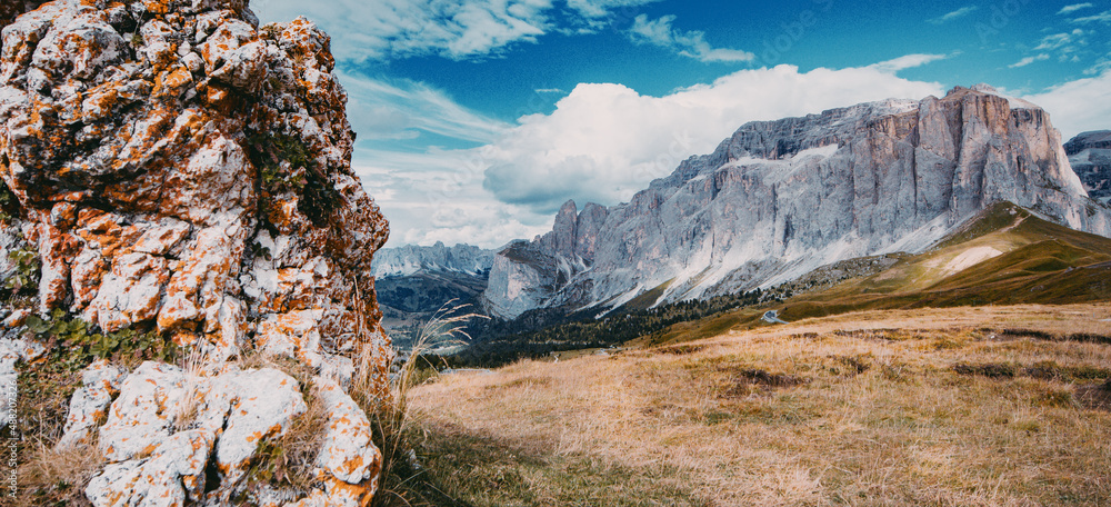 Naklejka premium Panorama Dolomity -piękny górski widok