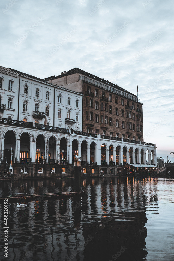 Naklejka premium hamburg houses on the waterside