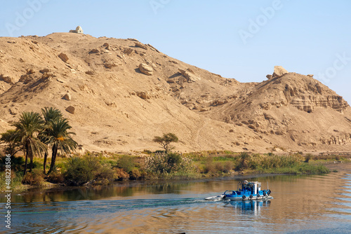 Motorboot auf dem Nil, Ufer, Ägypten