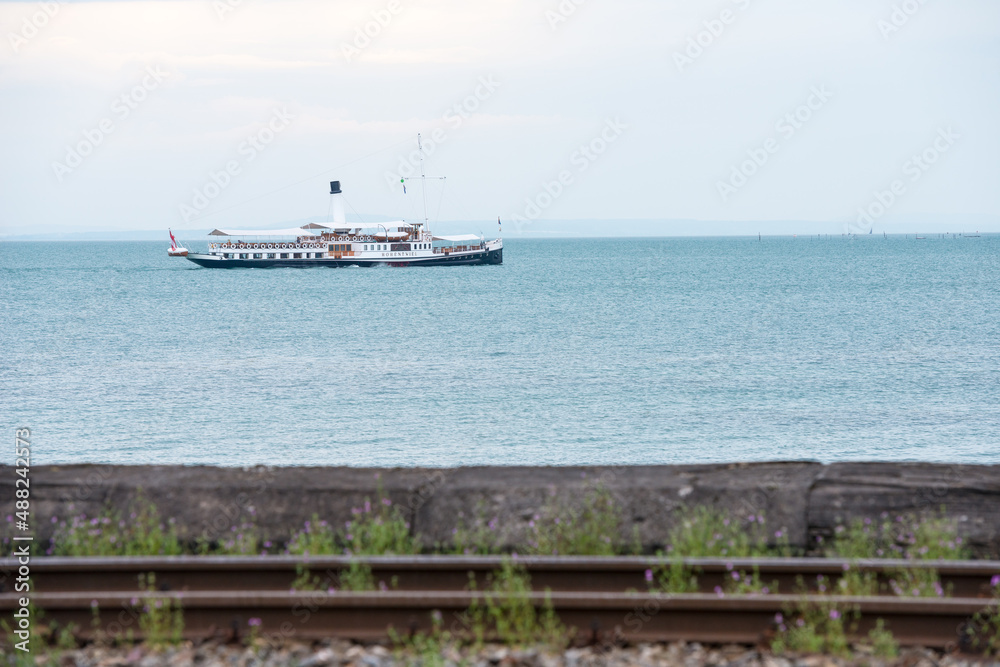 Obraz premium Der Schaufelraddampfer Hohentwiel auf dem Bodensee - paddle wheel steamer