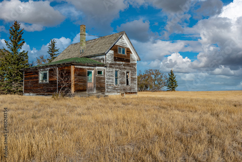 An old  abandoned home on the prairies of Saskatchewan 