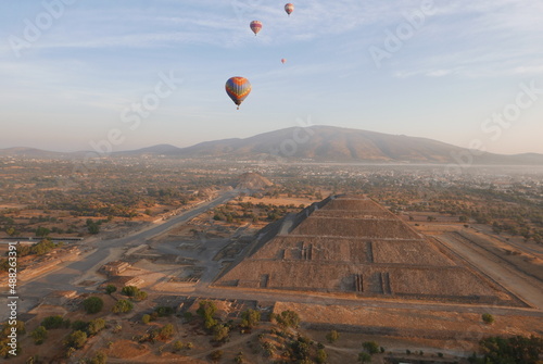 Teotihuacan baloon