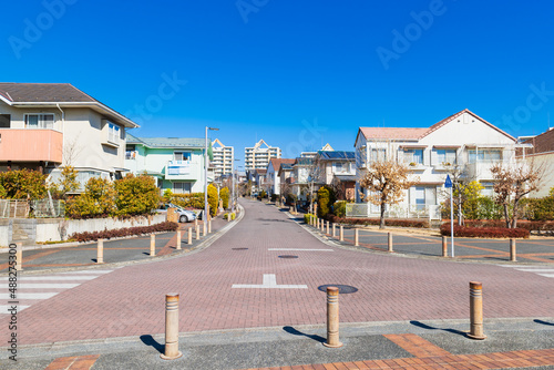 郊外の住宅地　無電柱化タウン © oben901