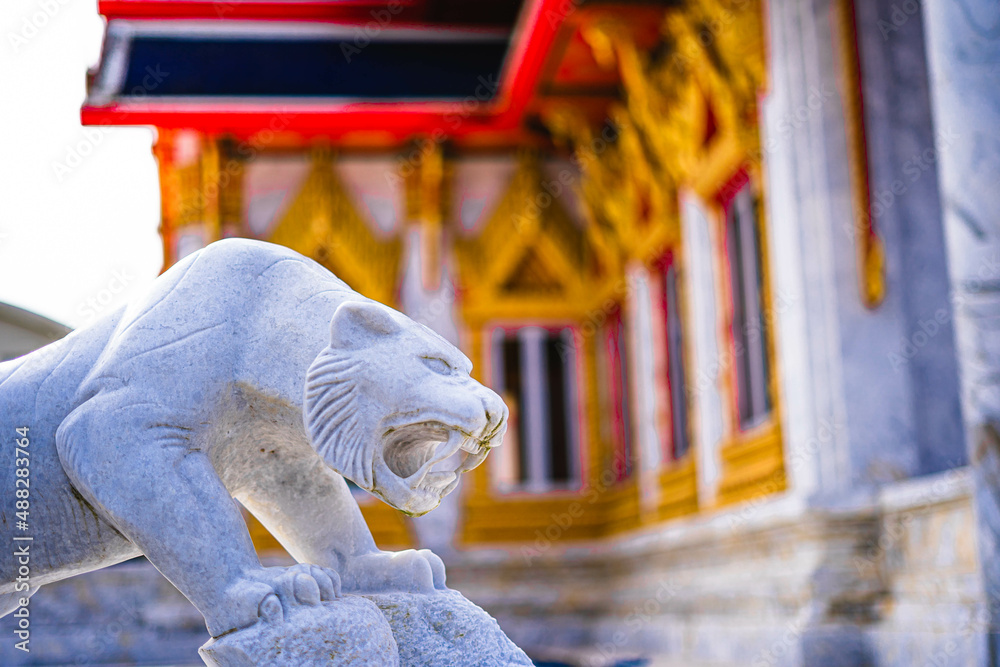 ワットパクナム日本別院 StockFoto Adobe Stock