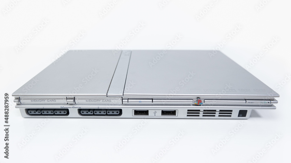 Foto de Sony PlayStation 2 Slim PS2 Silver Games Console do Stock | Adobe  Stock