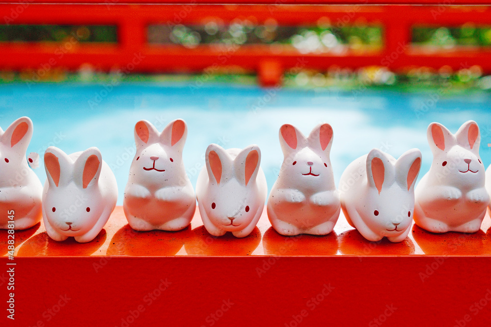 Obraz premium 京都 岡﨑神社のうさぎおみくじ Rabbit fortune at Okazaki Shrine in Kyoto, Japan 