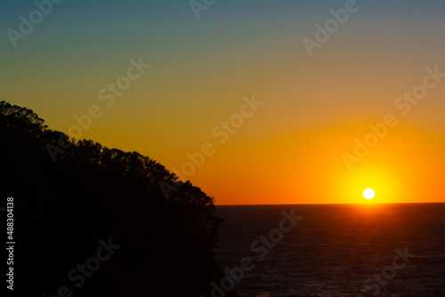 静岡県西伊豆堂ヶ島　浮島海岸の夕日 © ANGLECAT