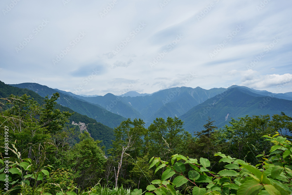 Fototapeta premium 長野県飯田市 蛇洞林道からの眺め 