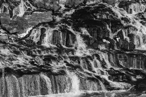 Der Wasserfall Hraunfossar des Flusses Hvita nahe Reykolt. / The waterfall Hraunfossar of the river Hvita near Reykolt.
