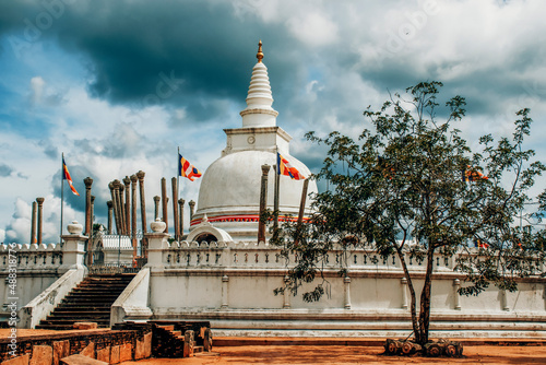 Foto Thuparamaya Buddhist temple, Anuradhapura,  Sri Lanka