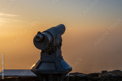 Quadro su tela coin operated telescope at sunset