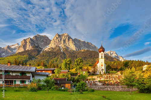 Obraz na płótnie Zugspitze peak and Alps mountain range with small church, Garmisch Partenkirchen, Germany w salonie