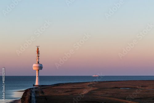 Radarturm auf Inseln Neuwerk mit Blick auf die Elbe Helgoland Schiff photo