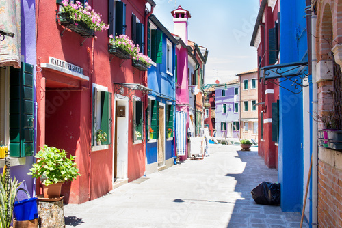 Fototapeta Naklejka Na Ścianę i Meble -  Colorful buildings on ancient streets of European city Italian town Venice