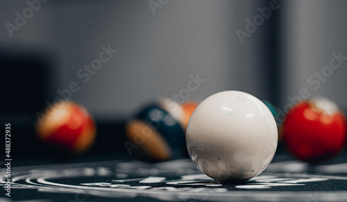 bola blanca de billar photo