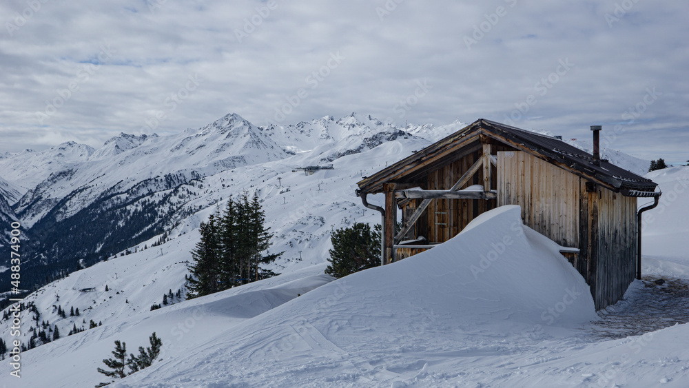 Holzhütte am Arberg, im Skigebiet von St.Anton