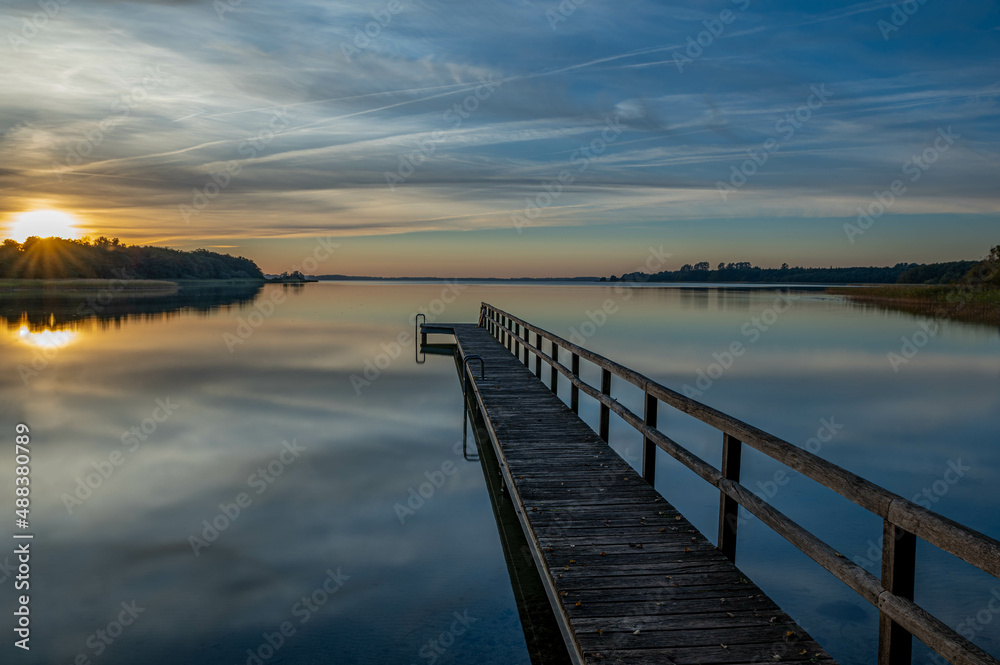 Fototapeta premium Holz Steg Brücke mit See 