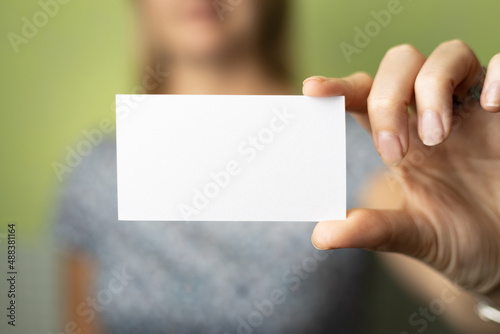 the girl's hand holds empty business card in front of her © metelevan