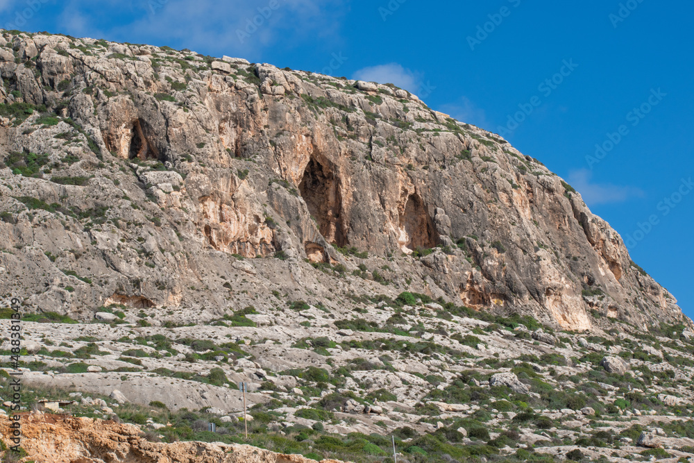 The cliffs at Għar Lapsi The cliffs at Għar Lapsi