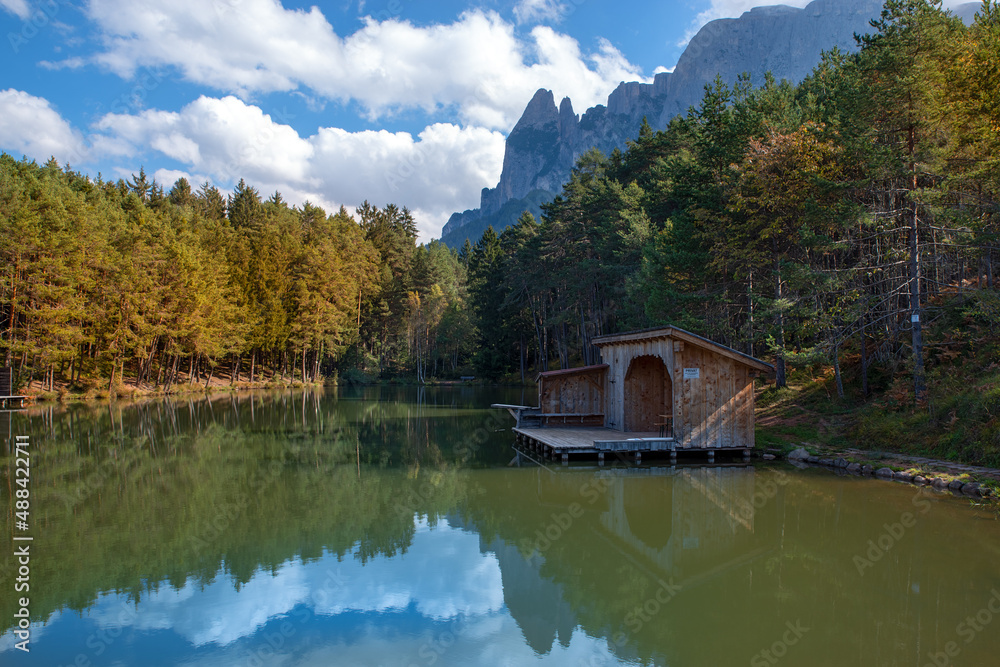 Herbst am Völser Weiher, Seiseralm, Dolomiten Herbst am Völser Weiher, Seiseralm, Dolomiten