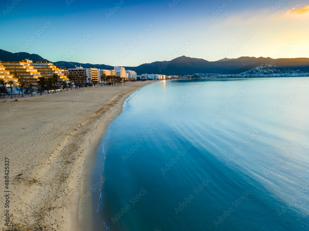 Fototapeta premium Beach and the sea sunrise