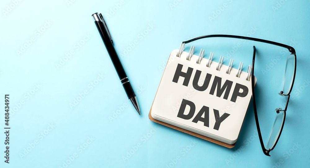 HUMP DAY text written on a notepad on the blue background Stock 写真 ...