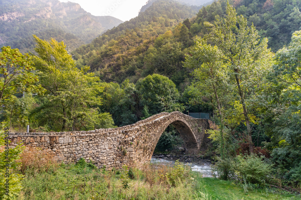 Obraz na płótnie Roman bridge made of stone near Andorra La Vella w salonie
